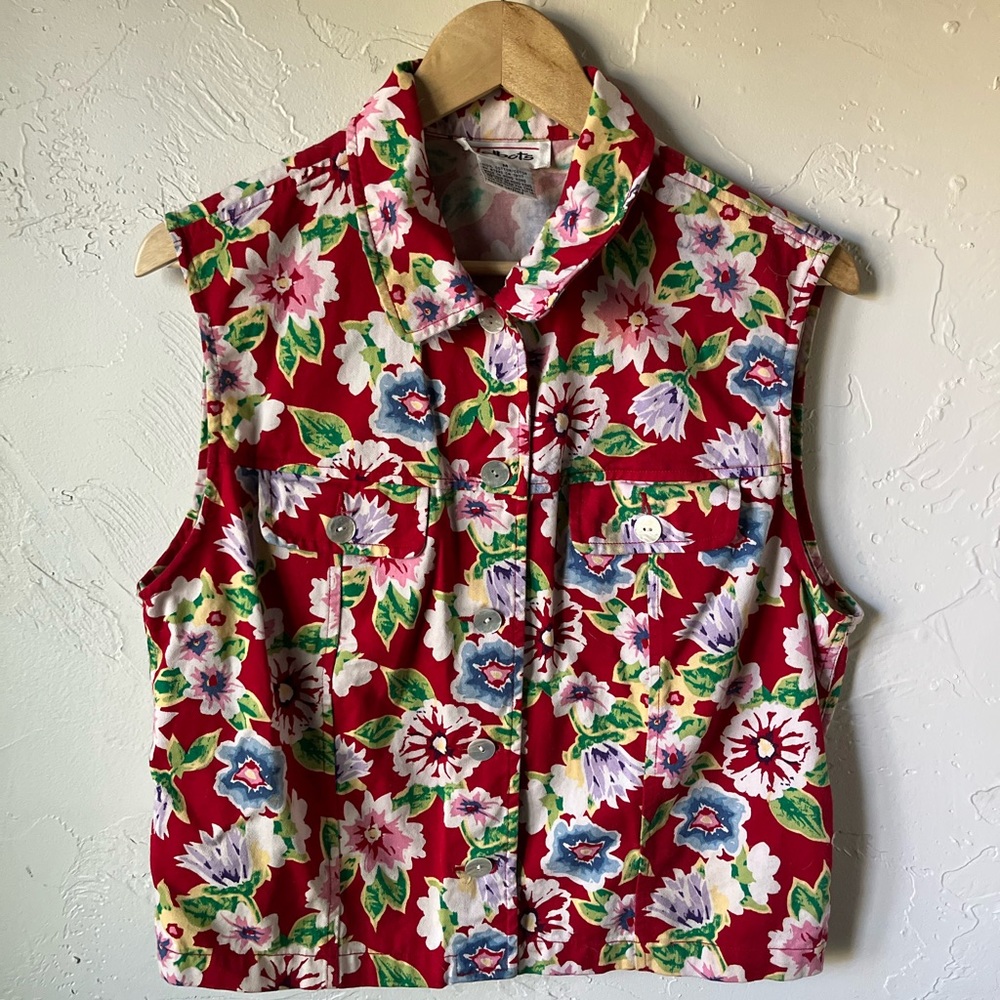 Adorable 90s button up 💯 percent cotton